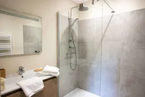 Cocoon\" house 2 minutes' walk from the charming village of Lourmarin - Image 2