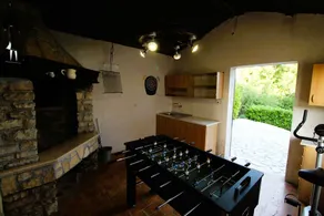 Holiday home with 2 separate apartments, swimming pool and air conditioning - Image 3