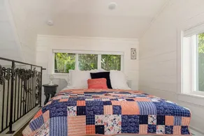 Marion Lake Tree House - Image 3