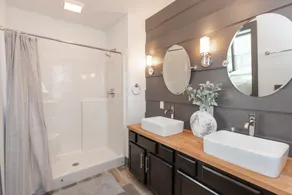 Modern Home in a prestigious downtown neighborhood - Image 4