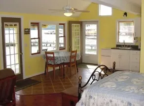Elegant Ren victorianske Lake Home, 3. 5 Acres & 350 Frontage - Image 5
