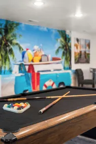 Entire Home, Sleeps 18, Private Outdoor Hot tub, Pool Table, Near Ski resorts - Image 3