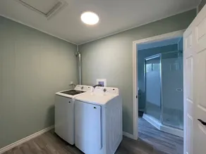 Cheerful Waterfront Cottage - Image 2