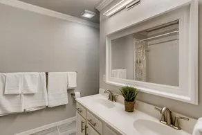Big 5 Bed/ 3.5 Bath Modern Home ⌂ Disney+ included, Free Parking, Fast Wi-Fi - Image 5