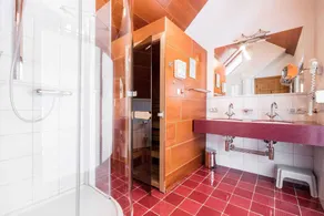 Feriehus med kakkelovn og wellness-oase - Image 4