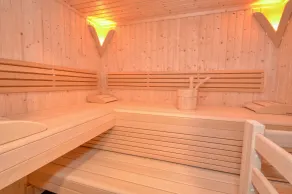 Modern apartment, private sauna, spectacular views, 5 min to ski lifts - Image 2