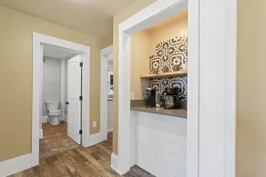 Stunning Craftsman Home in Manito FREE parking - Image 2