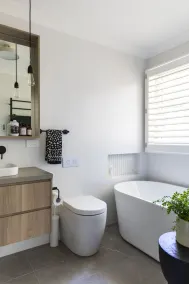The Black Pearl – 4BR Beach House with Pavilion | 5-Min Flat Walk to Pearl Beach - Image 3