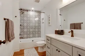 Luxury Garden Apartment on Liberty W/ Parking - Image 3