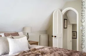 WILLOW COTTAGE, family friendly in Bourton-On-The-Water - Image 3