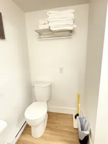 New 2 Bedroom Suite Fairfield Heritage Manor, Free Parking - Image 4