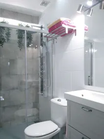 Casa condizioni perfette, zona molto tranquilla a 750m spiaggia, vicino a supermercati. - Image 3