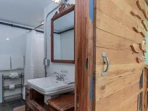 Quirky Fun B&B: Tree House Unit- Pet friendly - Image 5