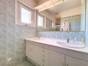 Beautiful spacious house, comfortable, quiet. while being close to shops - Image 5