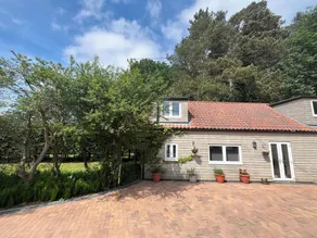 Rural, secluded holiday lodge close to beaches and Sandringham - Image 2