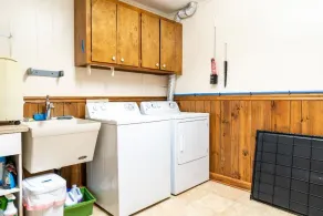 Perfect Summer get away! Charming 4 bedroom lake front home. - Image 2