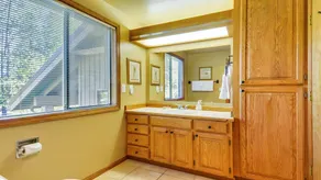 6 Klamath-Sunriver, Oregon: Hot Tub, BBQ, WiFi, SHARC Aquatics, Tubing Hill, Mt. Bachelor, Golf, Deschutes River, Tennis, Bike Paths - Image 5