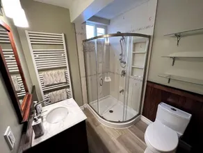 Waterfront Cottage facing Lake Ontario with 3 bedrooms, two bathrooms - Image 4
