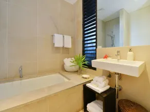 Hapuka - 4 Bedroom Villa in Town with Ocean Views - Image 3