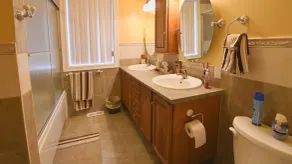 Luxury 7000 sq ft Lakefront Home with Hot Tub, Sauna, and Pool - Image 2