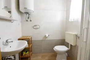 Bungalow near sandy beach - Image 3