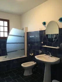 🏡 Renovated Family Home with Garden & Beach 10 min Walk - Image 5