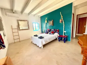 BEAUTIFUL 10/6 PERSON PROPERTY WITH LARGE SWIMMING POOL.   DIRECT ACCESS TO THE SEA. - Image 5