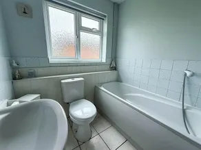 Great 3 Bed Chalet To Hire In Hemsby, Ideal For A Seaside Break! Ref 18201B - Image 2