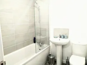Sigma Central Flat 5 a short walk away from Ferry Terminal and local amenities.. - Image 2