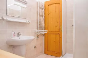 Holiday apartment with air conditioning, pool, free beach - Image 3