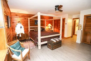 Private home with pool minutes from downtown La Grange and Antique Shopping - Image 5