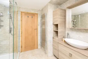 Stunning property for 6 with spectacular coastal views - Image 3