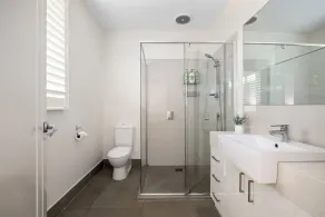 BEST location! Multi family stay. Rye bay beach & shops 10min walk - Image 2