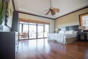 Luxury 5 bedroom house, 40-foot saltwater pool, 10 minute walk to beach - Image 4
