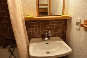 250m from ski slopes, 2nd floor, balcony, 28m², Méribel - Image 3