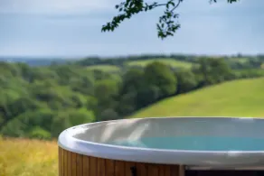 Charming quirky couple and dog friendly countryside bolt hole, with private hot tub and communal gam - Image 3