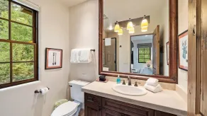Luxury Ski-In/Ski-Out 4 bedroom Townhome with Private Hot Tub & Heated Garage! - Image 4