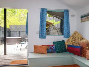 Bluebell cabin - Image 3
