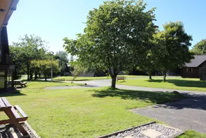 Timber A frame detached lodge with 3 bedrooms in quiet country park - Image 4