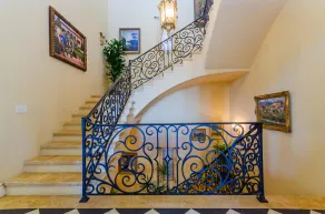 Italian Villa - Image 2