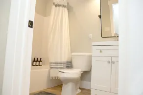 Premium accommodations for up to 4 people in the heart of Downtown Greensburg - Image 4