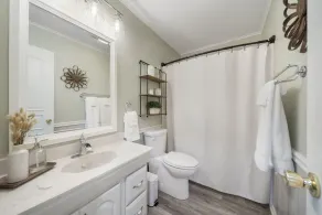 Modern Country Gem/Huge Yard/Coffee Bar/King Bed - Image 3