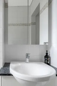 Gorgeous 1 Bedder Close to Everything You Need - Image 3