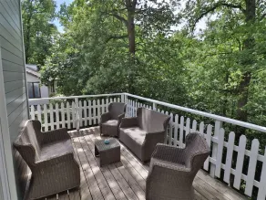 Stylish Chalet with Room - Image 5