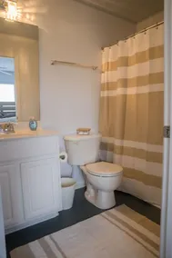 Centrally located, spacious, fully equipped townhome. Dog Friendly! - Image 3