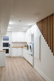 Stunning renovated home 10 min to downtown - Image 3