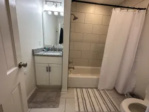 Westwood Luxury Ranch Home includes washer/dryer  - Image 4