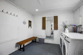 Charming 4 bedroom farmhouse with large backyard for entertaining - Image 4