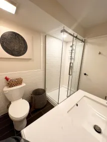 Spacious & Cozy Unit in the Heart of Milwaukee - Image 5