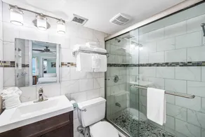 320- Beautifully remodeled Beachfront Condo, spectacular views - Image 3
